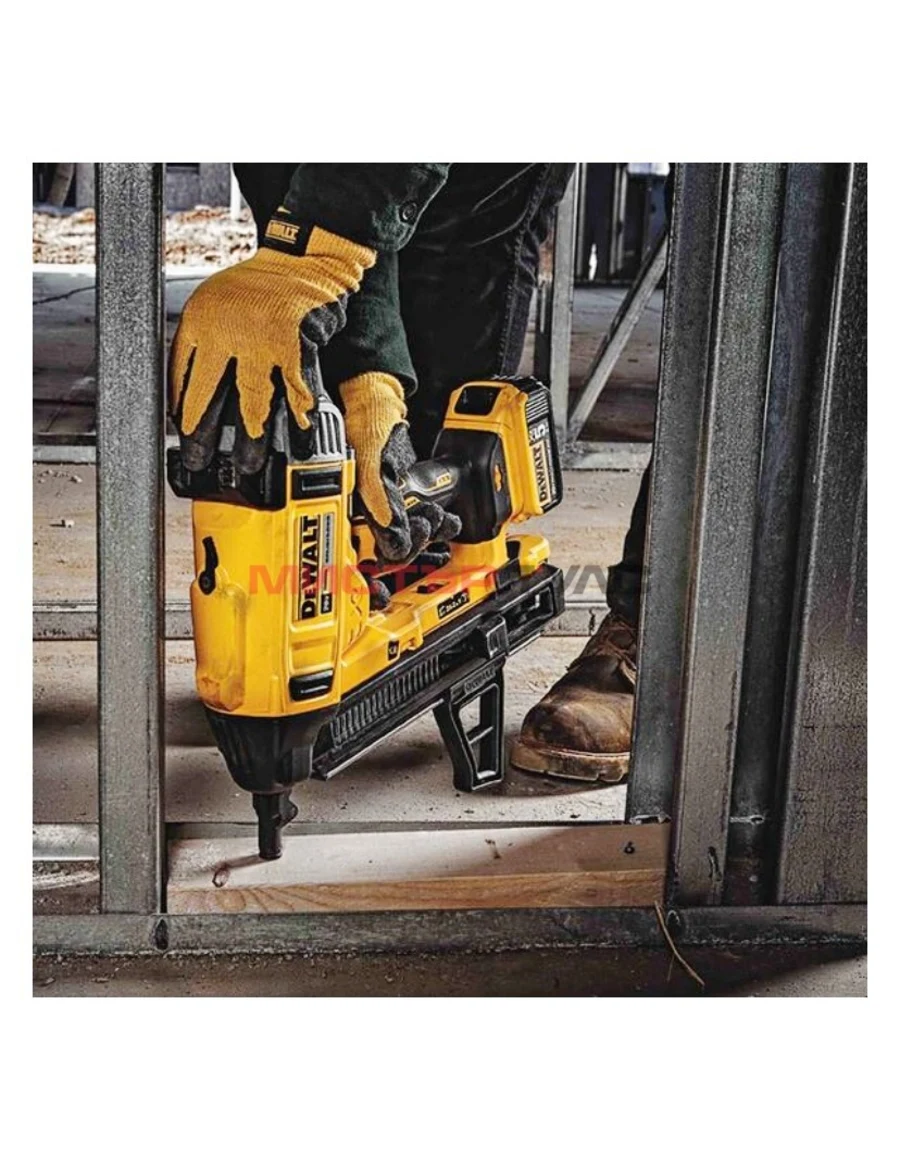 Акумулаторен такер DeWalt DCN890NT 18V
